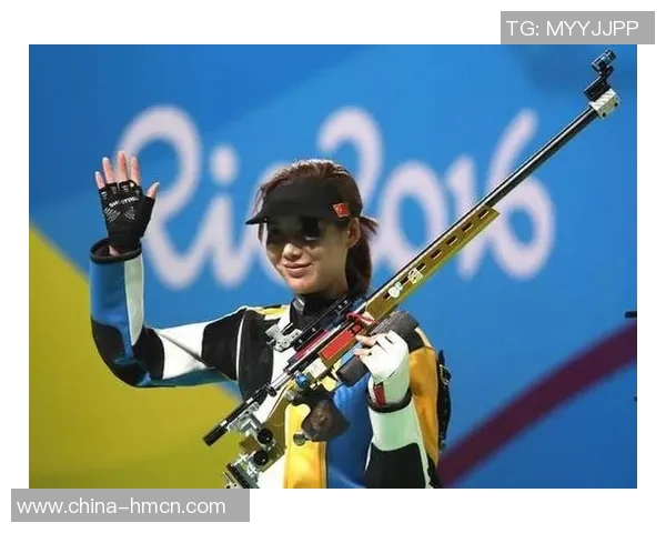 忧伤足球明星的背影与梦想交织的瞬间展现了他们内心的挣扎与坚持